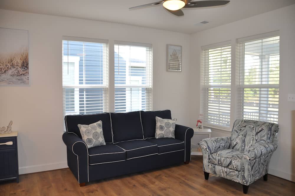 Photo of Livingroom in Bayside