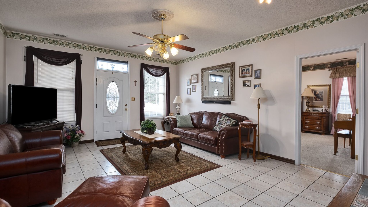 Photo of Livingroom in Hanceville