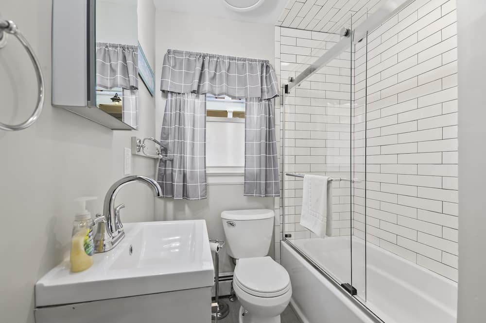 Photo of Bathroom in Ocean Grove