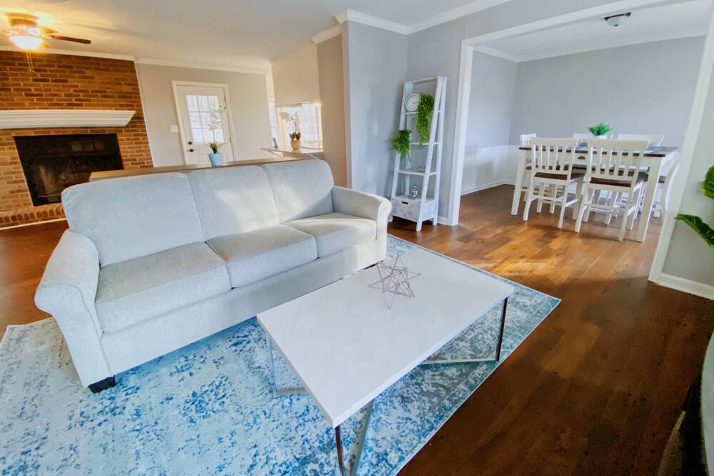 Photo of Livingroom in Huntsville
