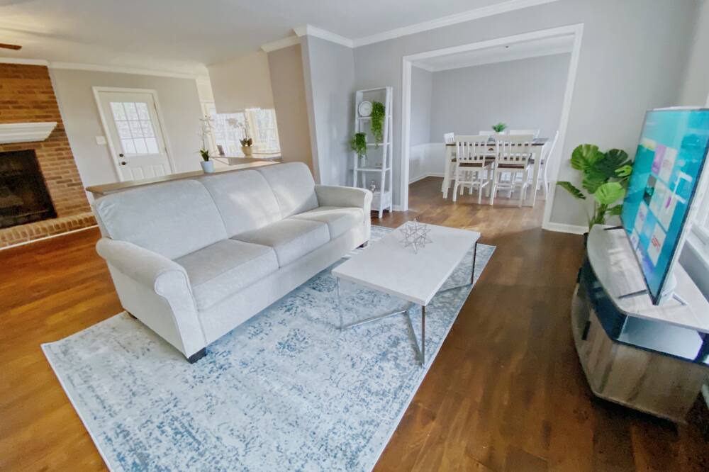 Photo of Livingroom in Huntsville