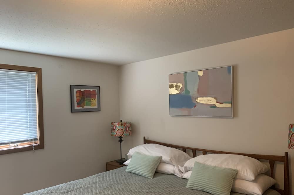 Photo of Bedroom in Clear Lake