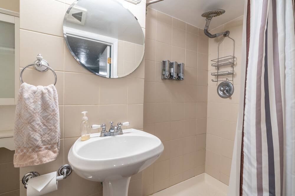 Photo of Bathroom in Truxton Circle