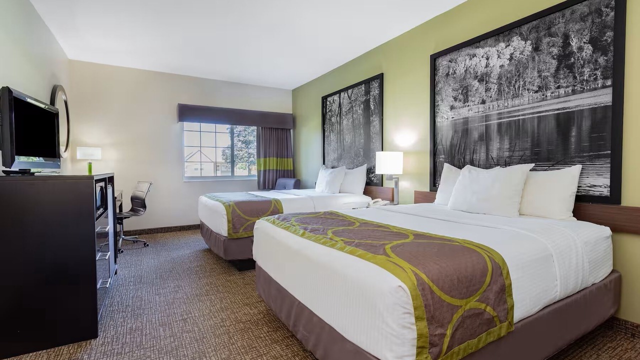 Photo of Bedroom in Emmetsburg
