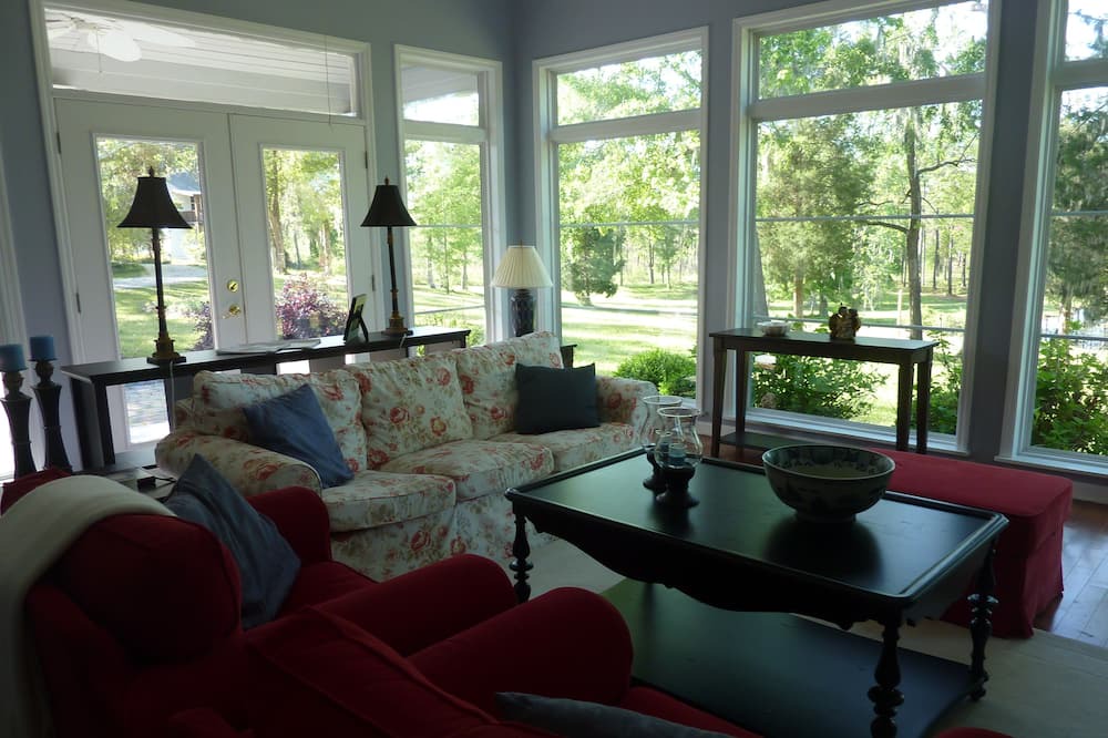 Photo of Livingroom in Pineville