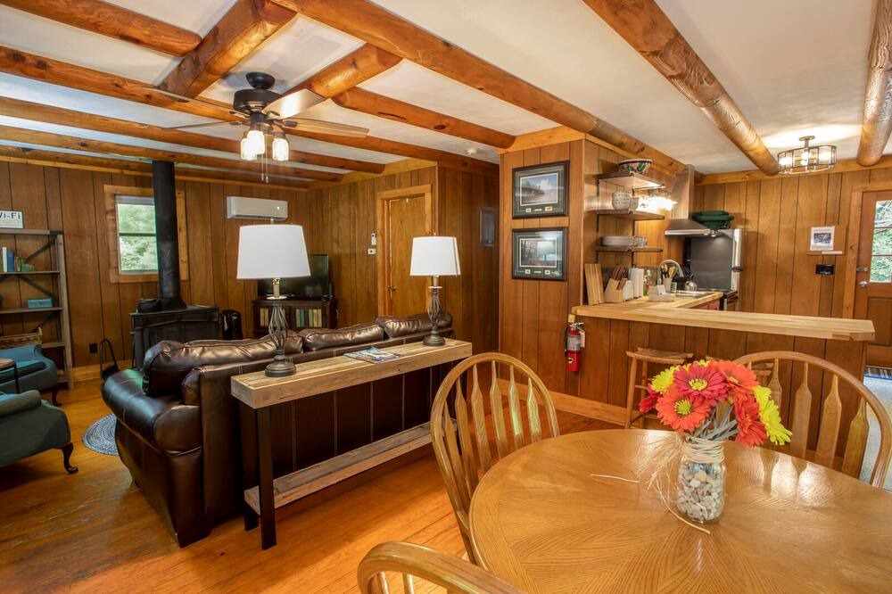 Photo of Bedroom in Sugar Grove