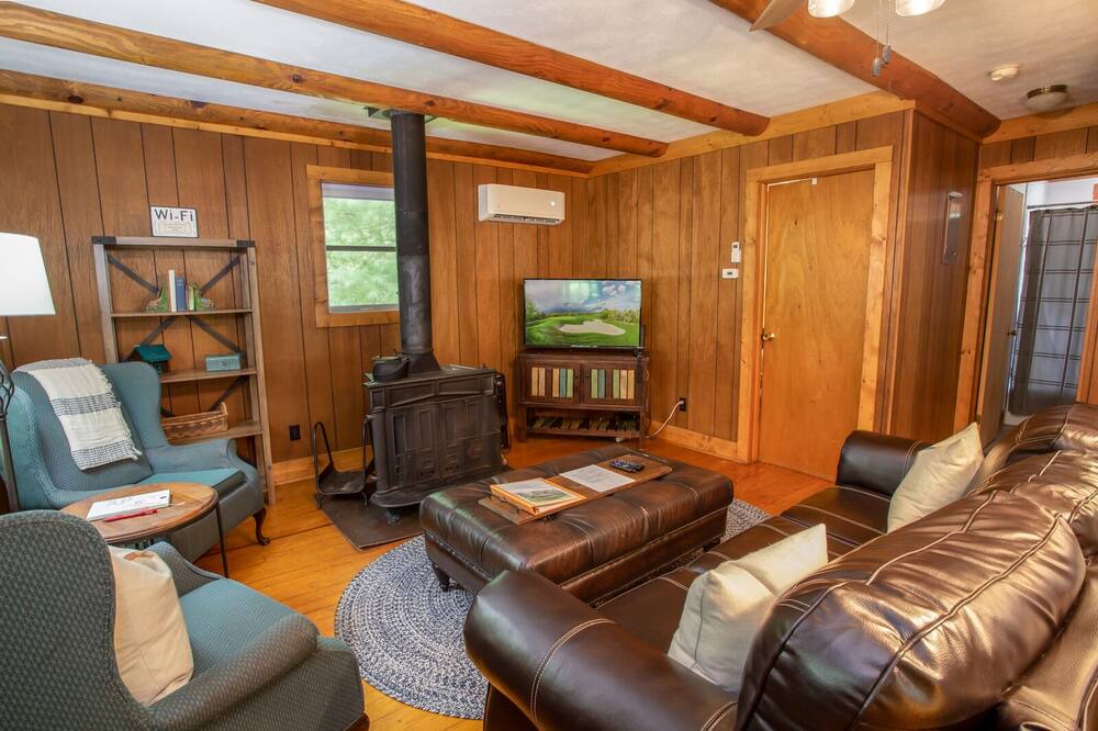 Photo of Bedroom in Sugar Grove