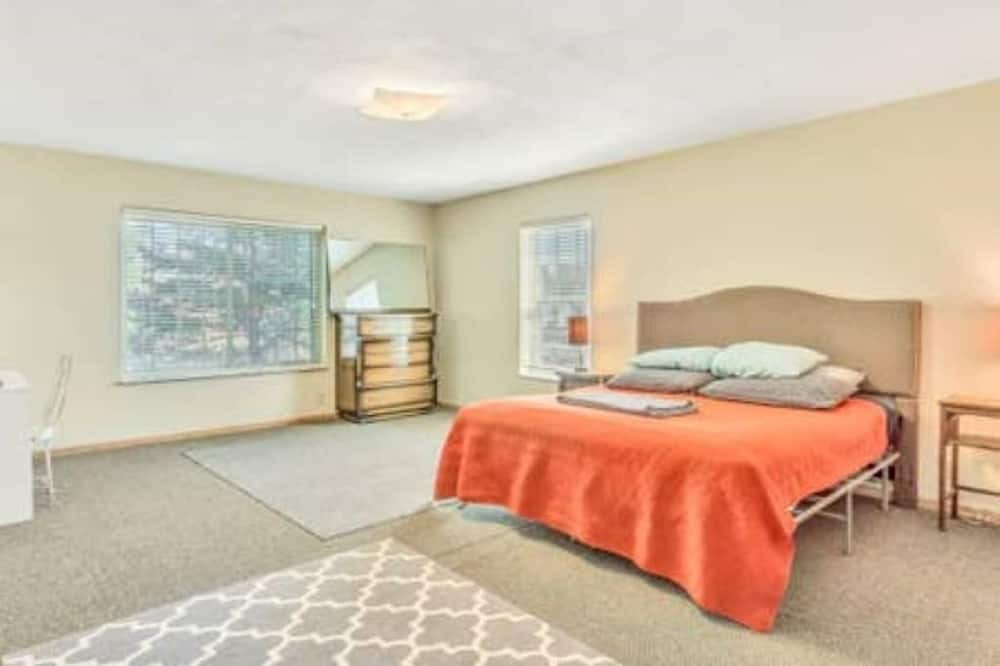 Photo of Bedroom in Lindenwood Park