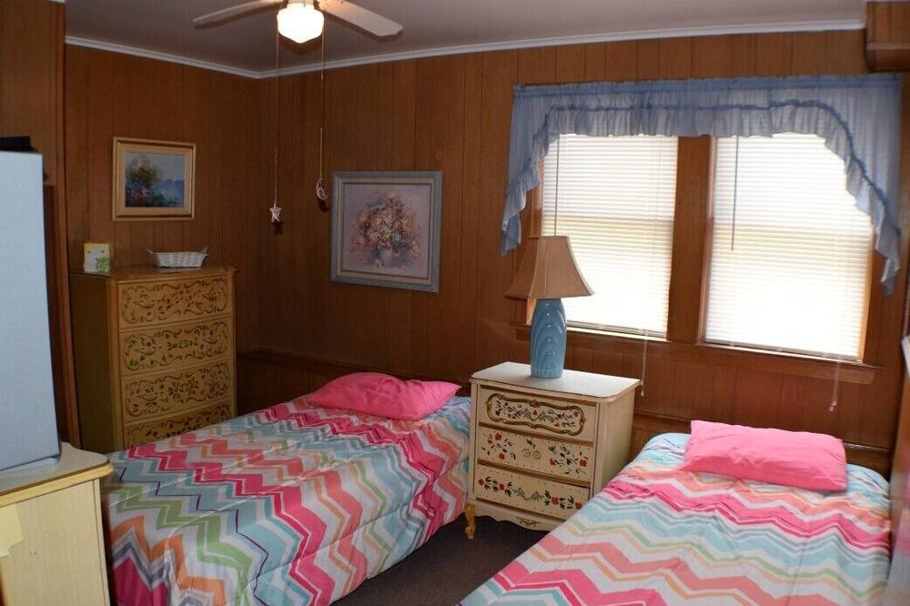 Photo of Bedroom in Townsend's Inlet