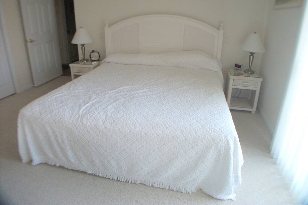 Photo of Bedroom in Townsend's Inlet