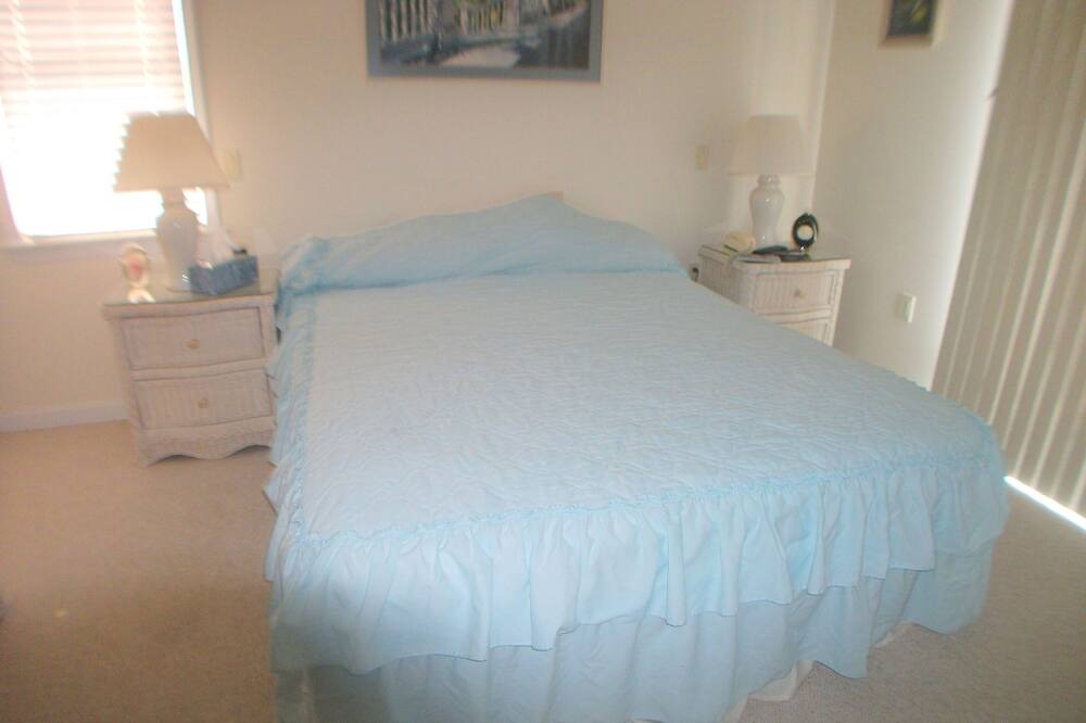 Photo of Bedroom in Townsend's Inlet