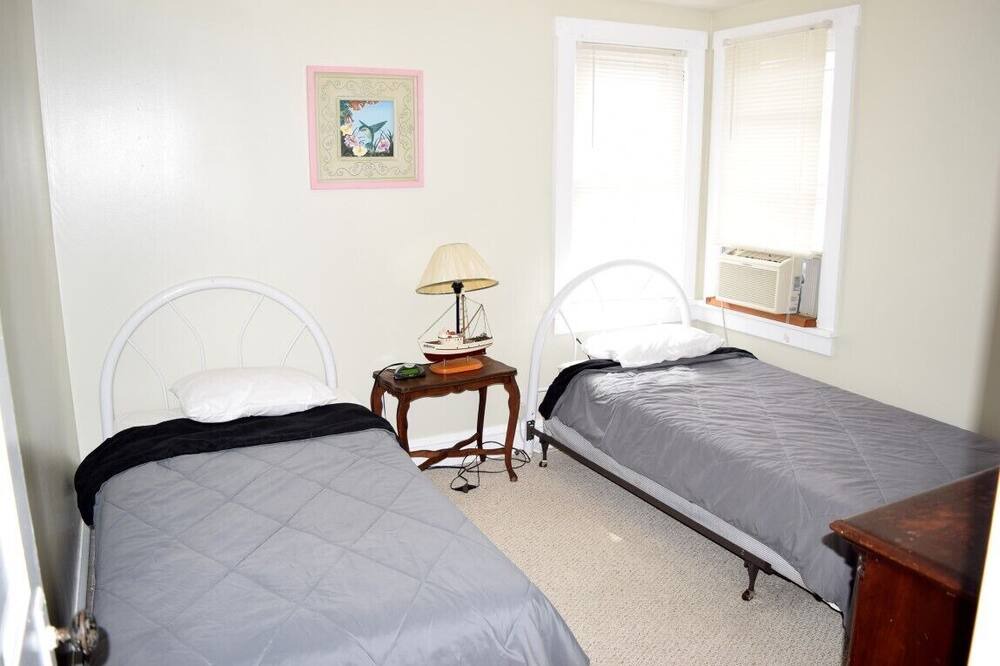 Photo of Bedroom in Townsend's Inlet