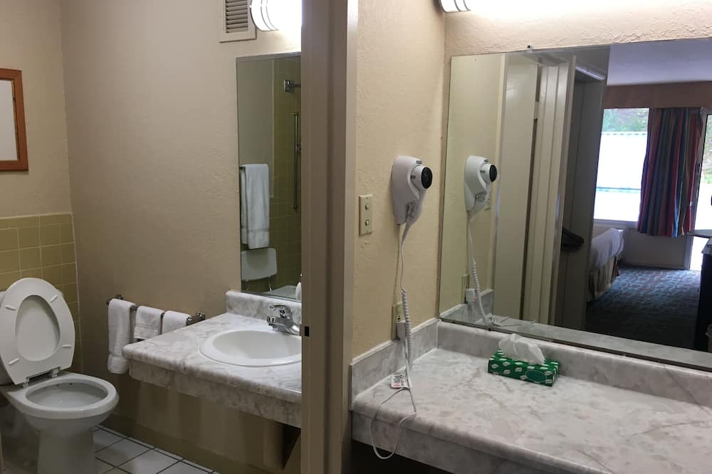Photo of Bathroom in Harriman