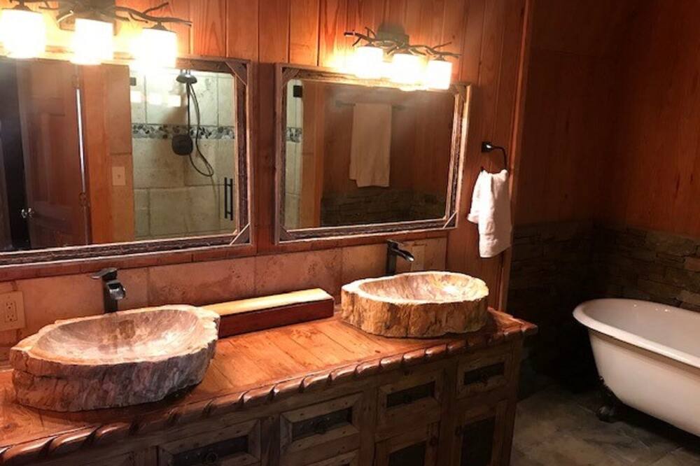 Photo of Bathroom in Waleska