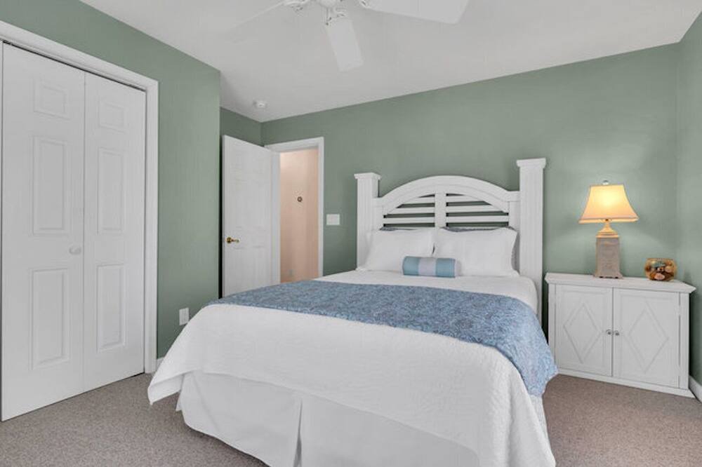 Photo of Bedroom in Seaside Heights