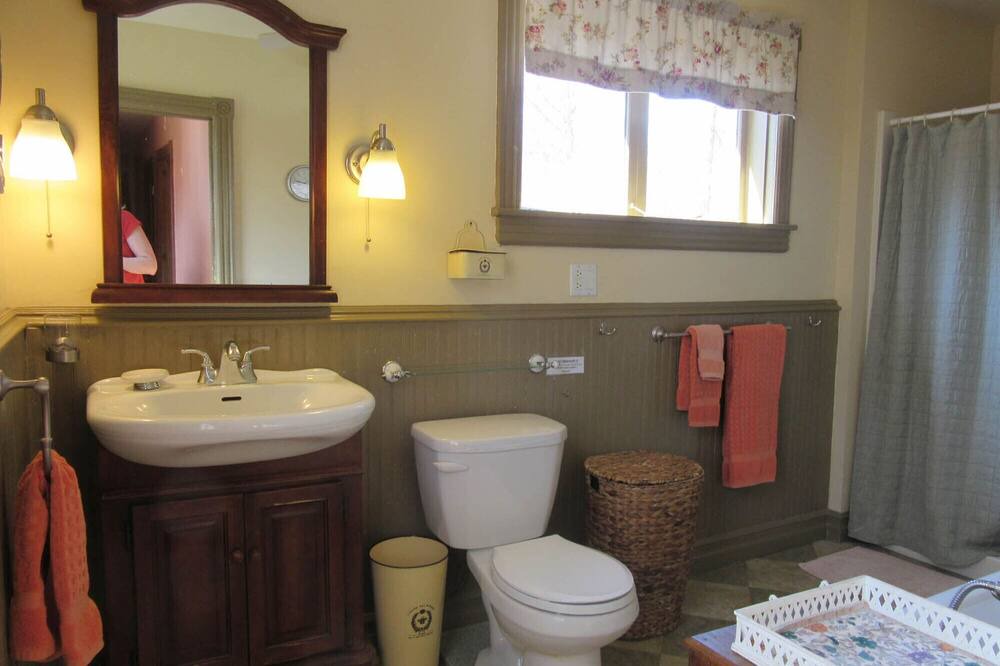 Photo of Bathroom in Green Creek