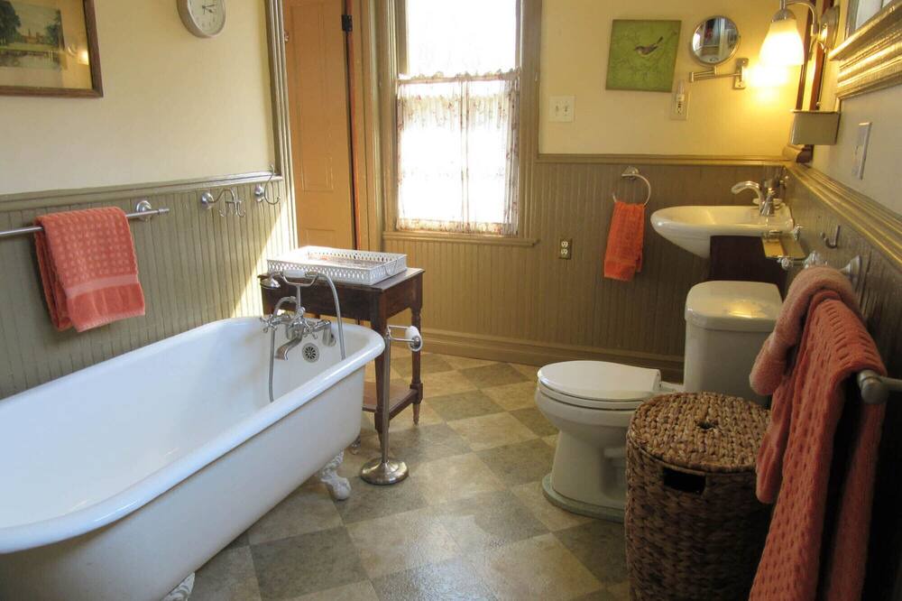 Photo of Bathroom in Green Creek