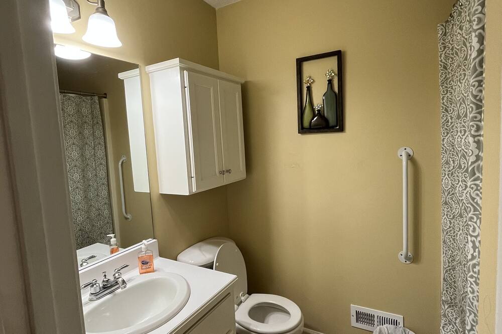 Photo of Bathroom in Vincent
