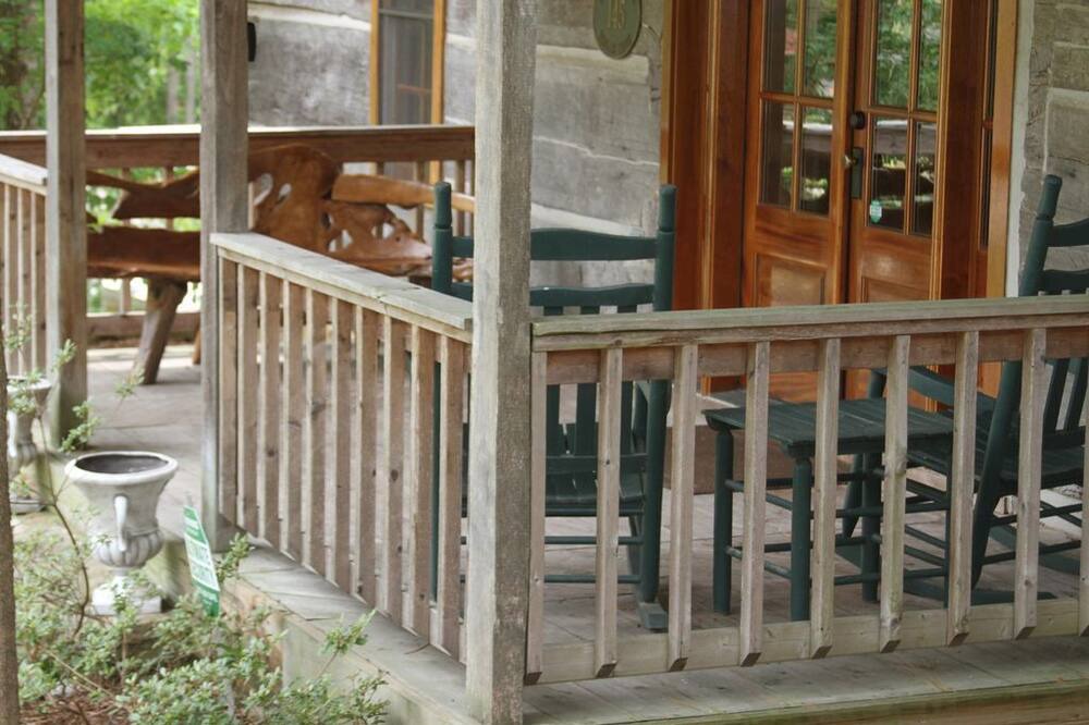 Photo of Patio Balcony in Guntersville