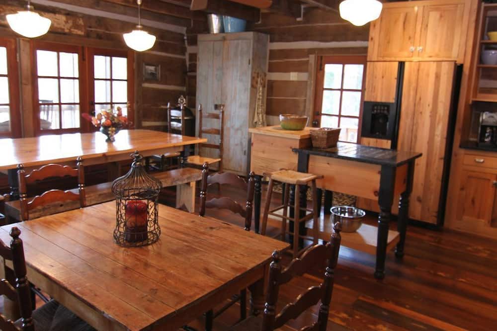 Photo of Kitchen in Guntersville