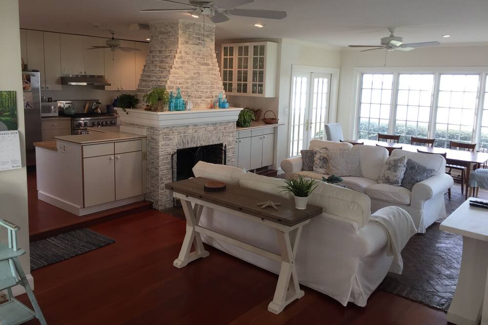 Photo of Livingroom in Bozman