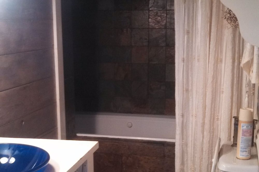 Photo of Bathroom in Hood