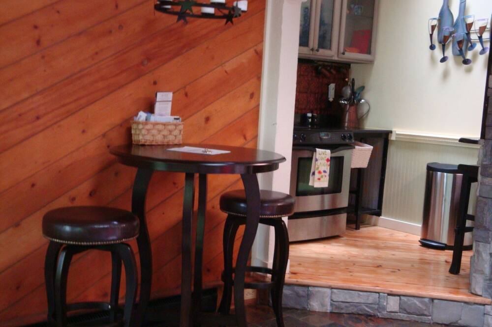 Photo of Kitchen in Hood