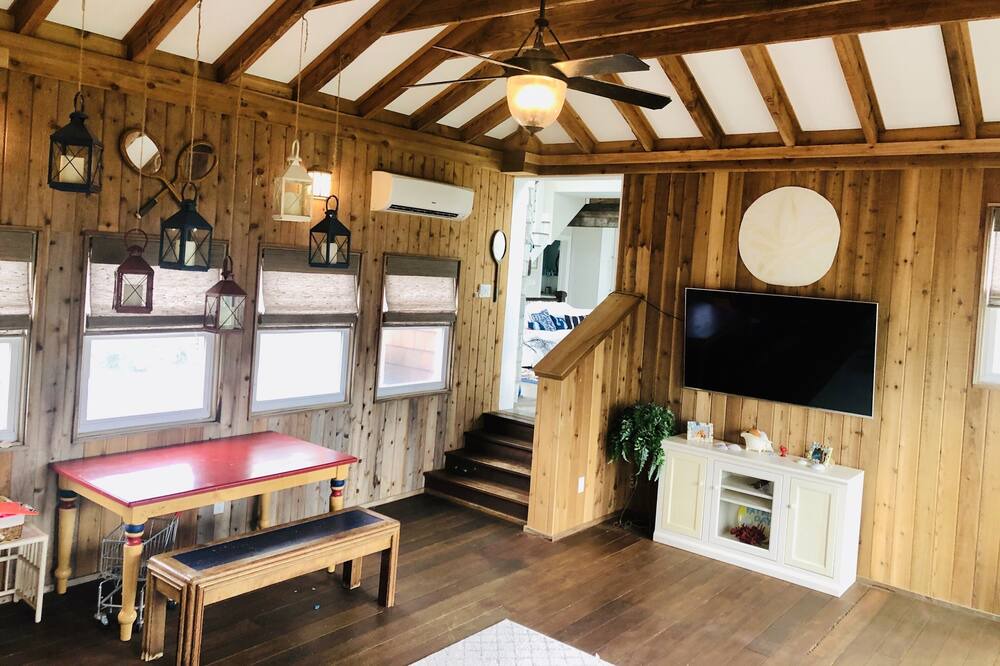 Photo of Livingroom in Loveladies