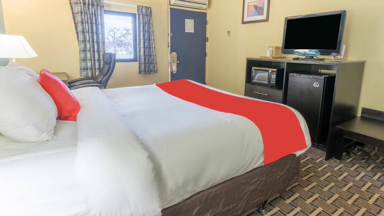 Photo of Bedroom in Cedar Bluff