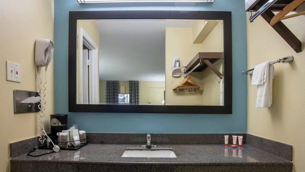 Photo of Bathroom in Cedar Bluff
