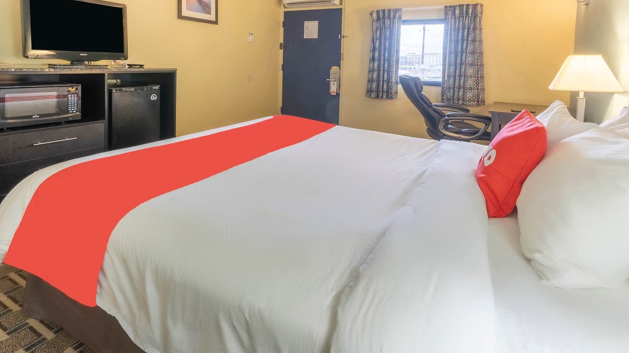 Photo of Bedroom in Cedar Bluff