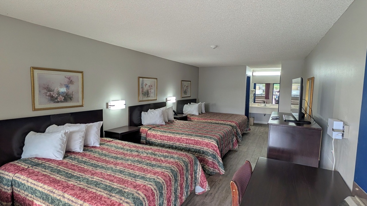 Photo of Bedroom in Adairsville