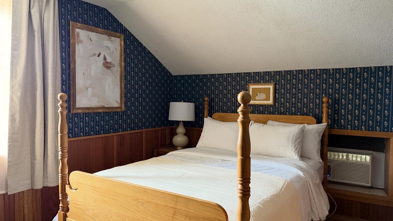 Photo of Bedroom in Amana