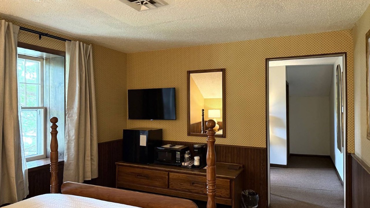 Photo of Bedroom in Amana