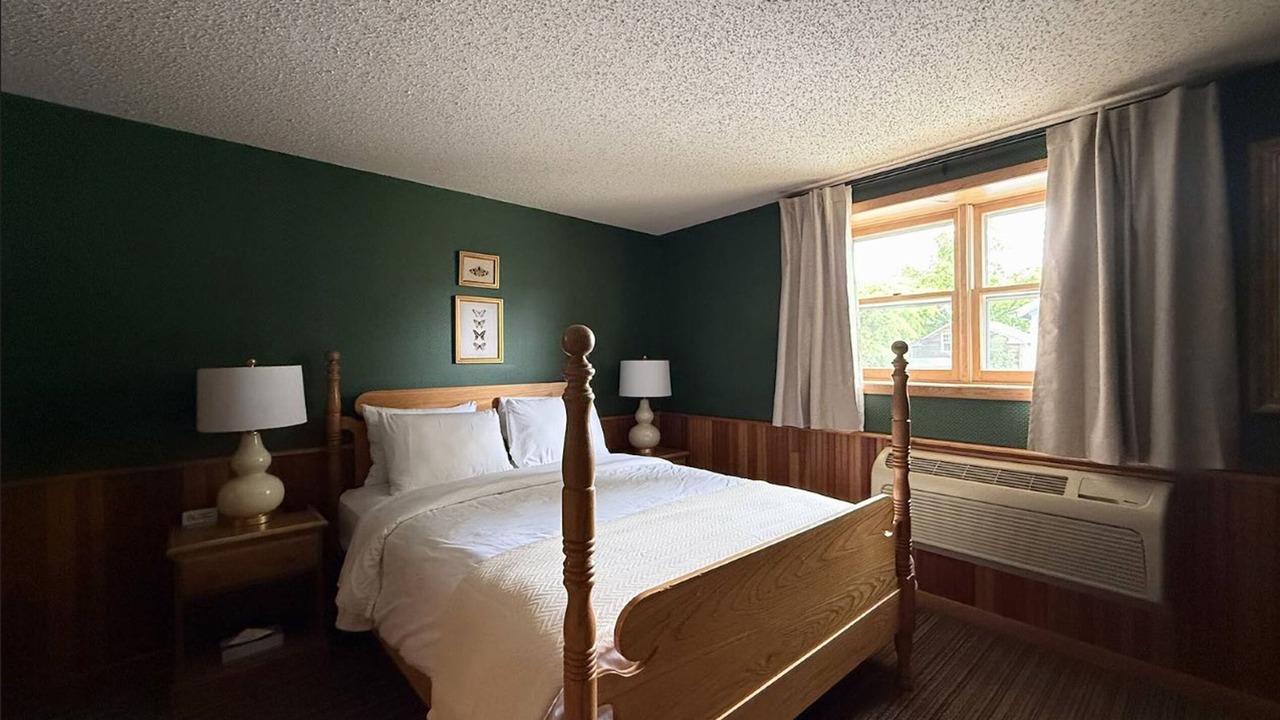 Photo of Bedroom in Amana
