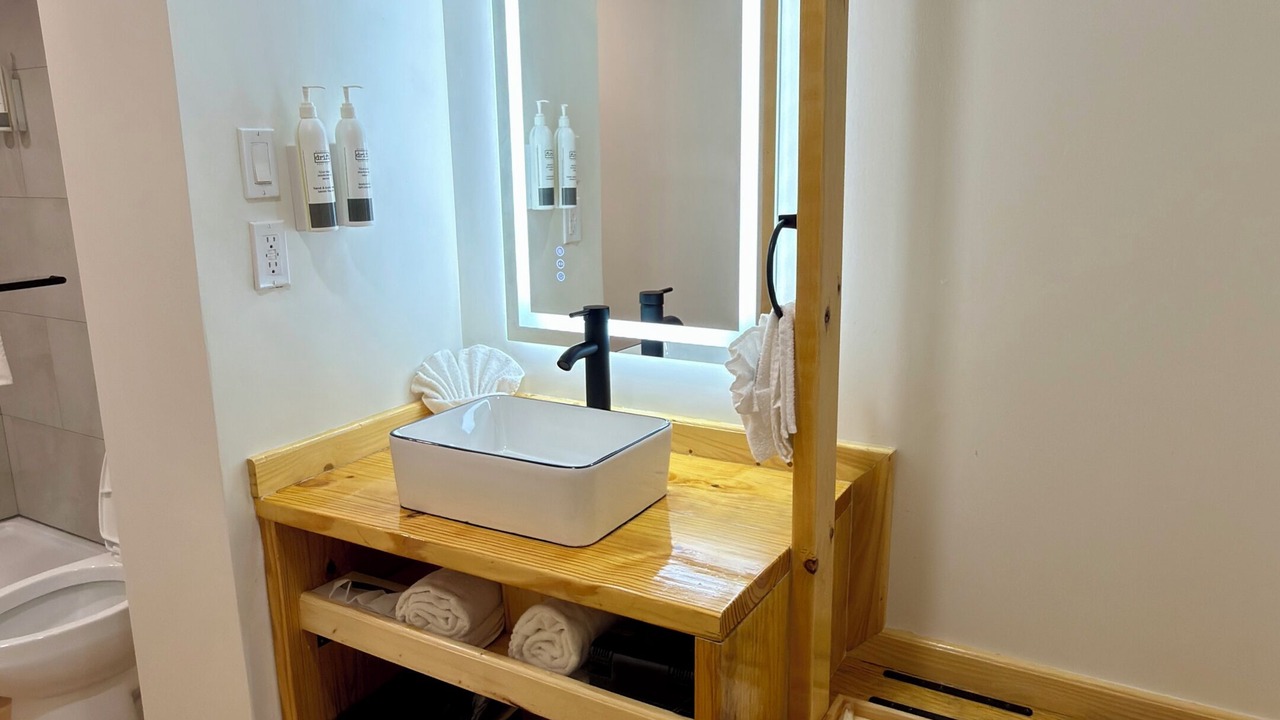 Photo of Bathroom in Kodak