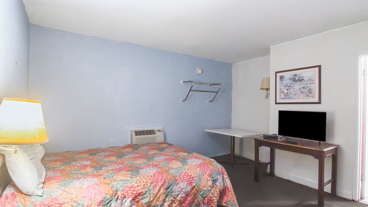 Photo of Bedroom in Dadeville