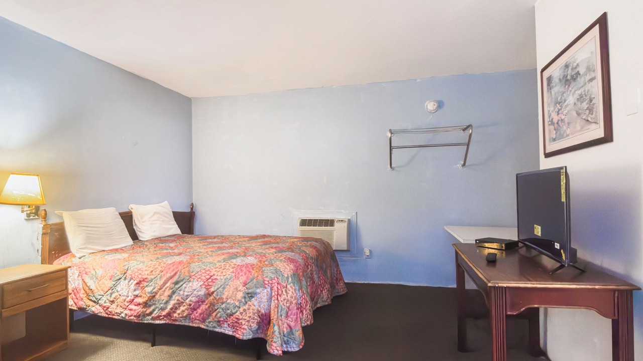Photo of Bedroom in Dadeville