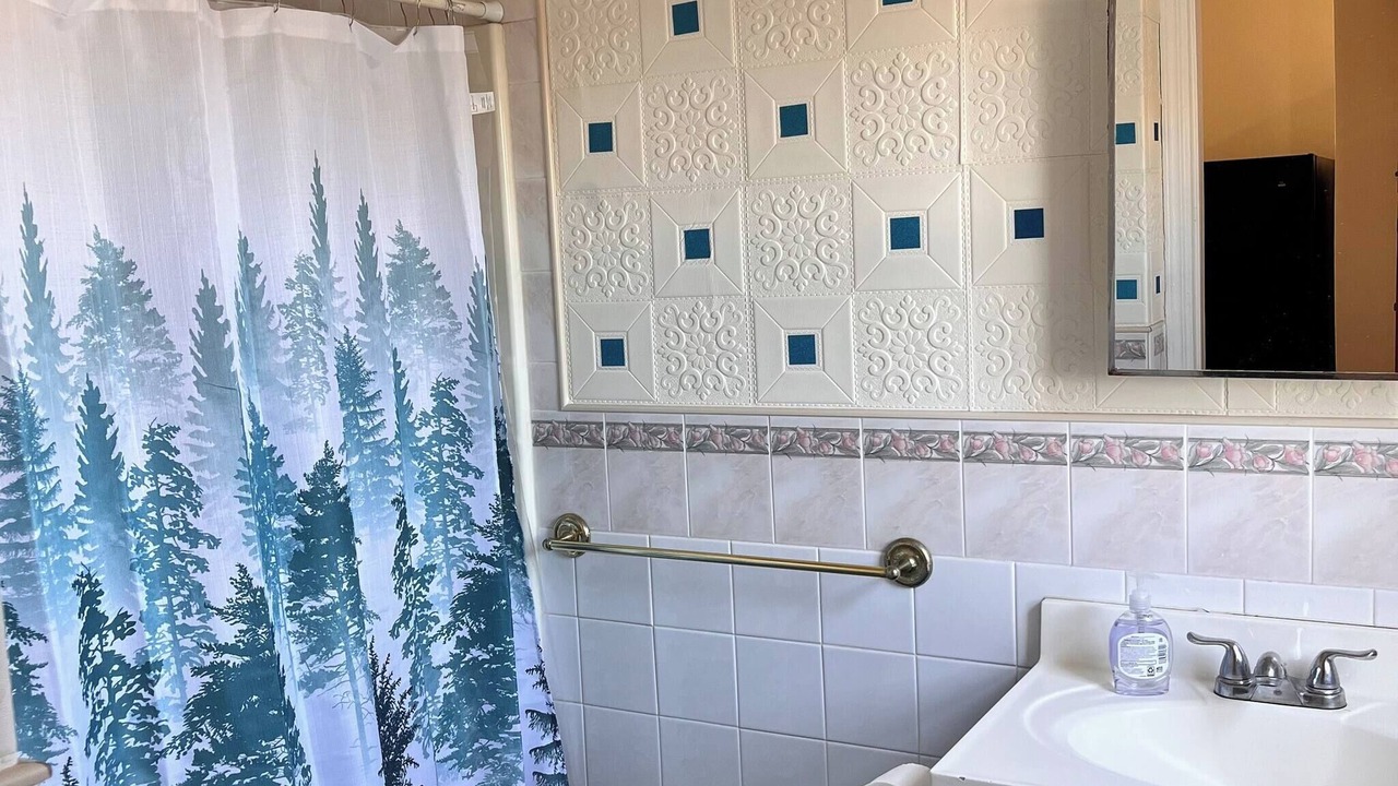 Photo of Bathroom in Linden