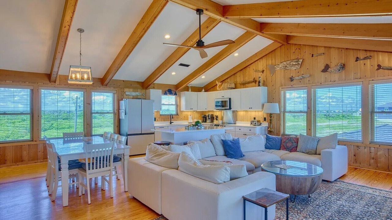 Photo of Livingroom in McCutcheon Field