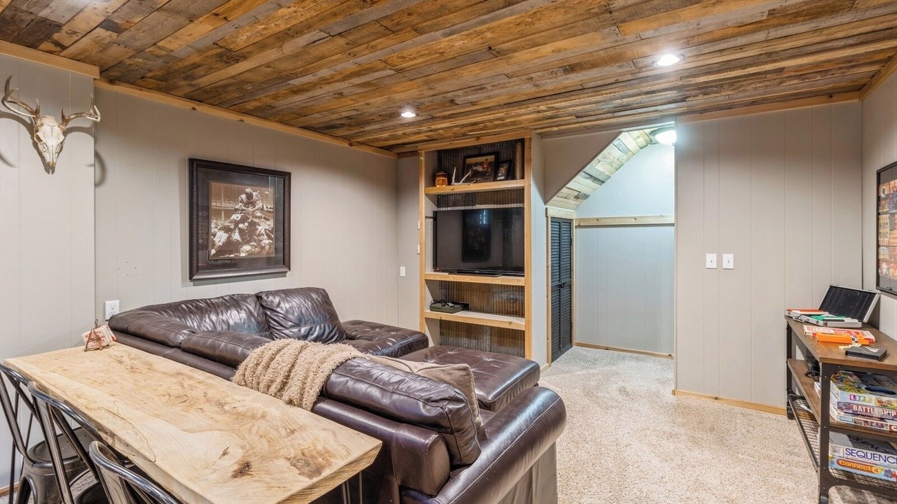 Photo of Livingroom in Urbandale