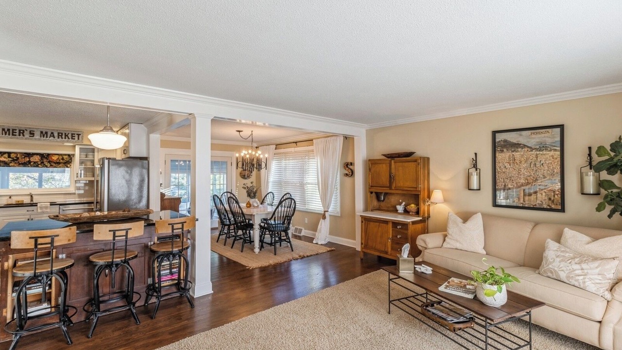 Photo of Livingroom in Urbandale