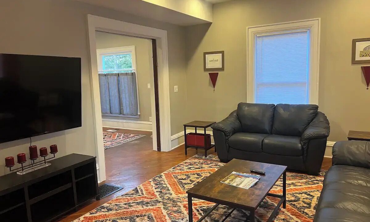Photo of Livingroom in Iowa City