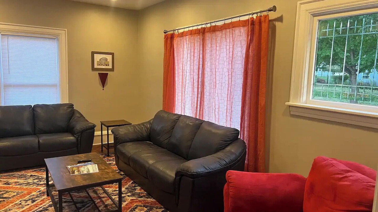 Photo of Livingroom in Iowa City