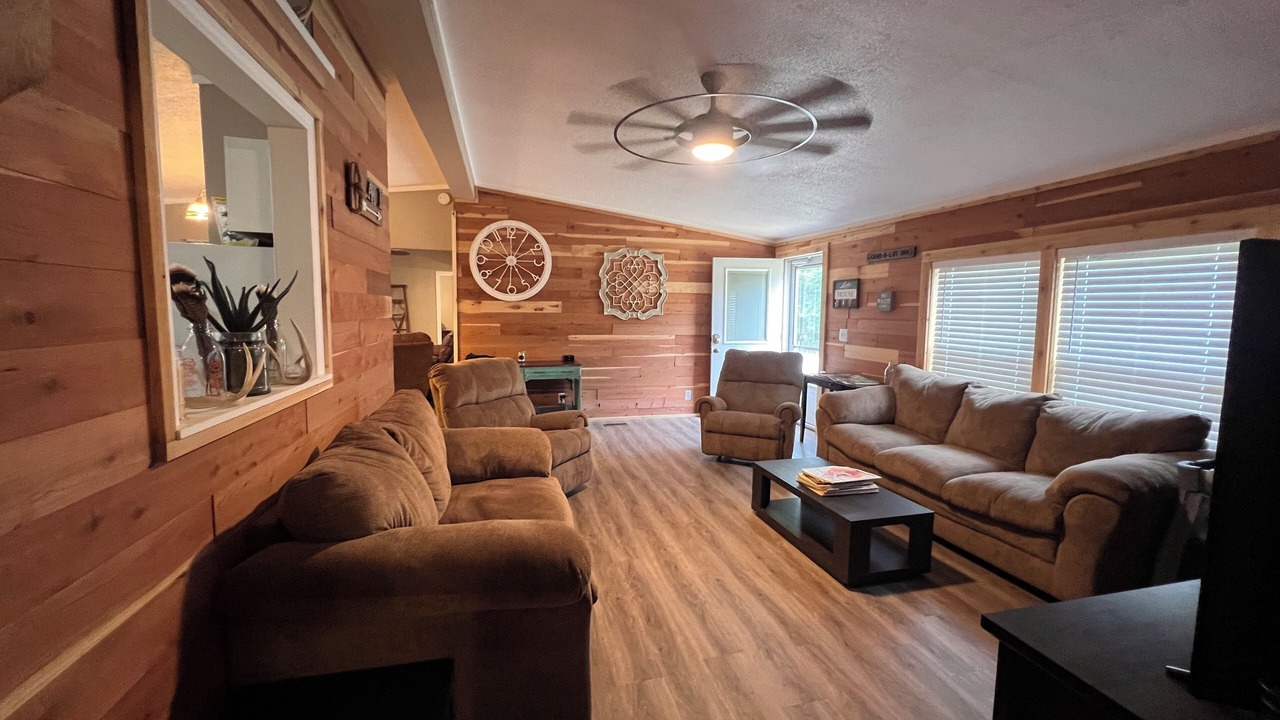 Photo of Livingroom in Osage County