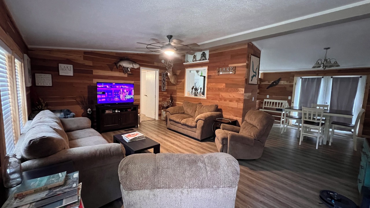 Photo of Livingroom in Osage County