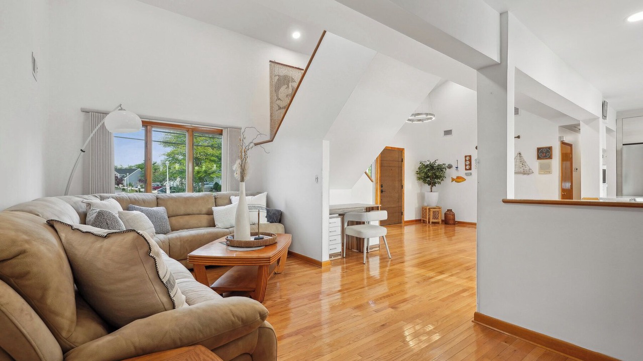 Photo of Livingroom in Long Branch