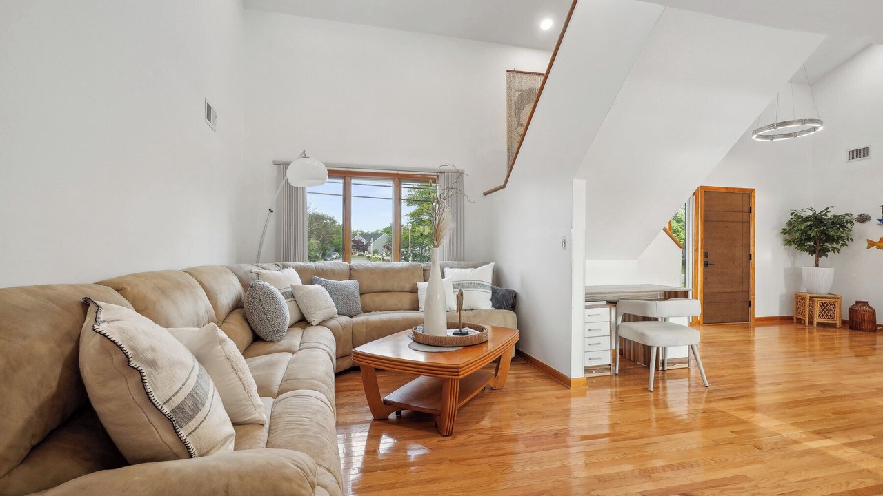 Photo of Livingroom in Long Branch