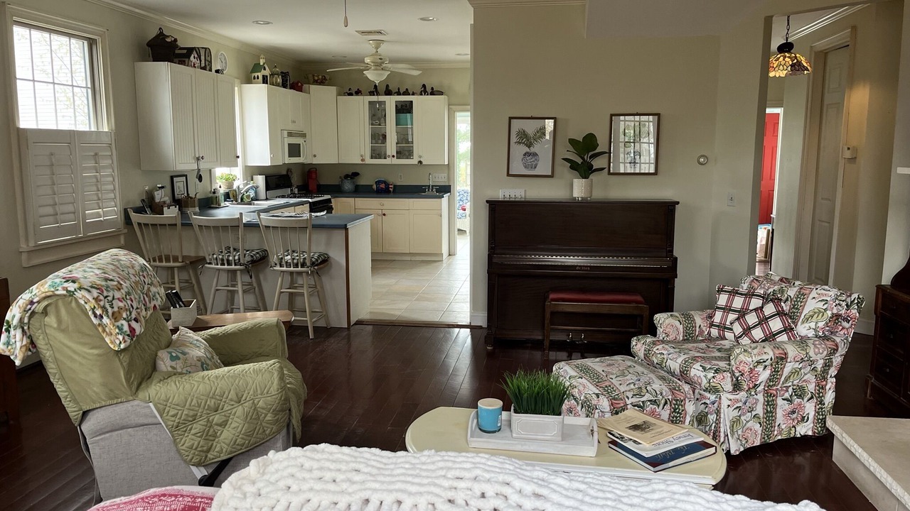 Photo of Livingroom in Avon