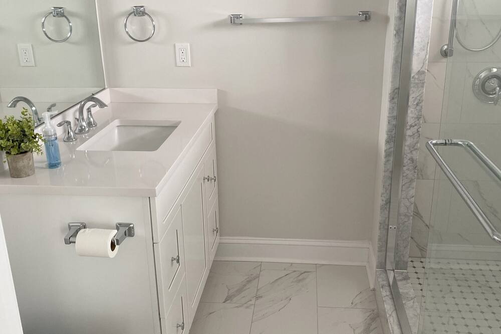Photo of Bathroom in Townsend's Inlet